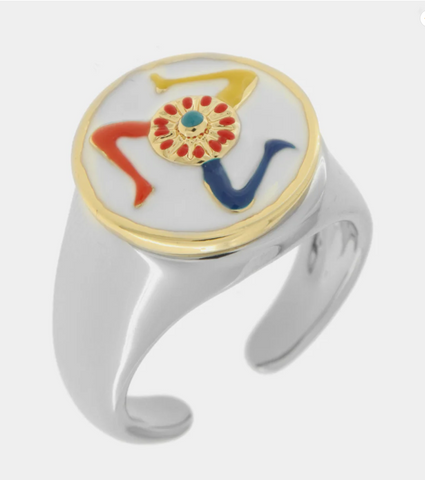 SA 48 Anello in Metallo rotondo con Trinacria con contorno oro